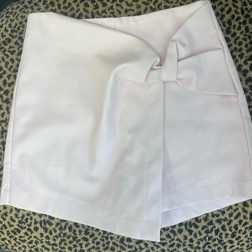 ALYA Elegant Faux Leather Light Pink Skort with Bow Detail - Picture 1 of 7
